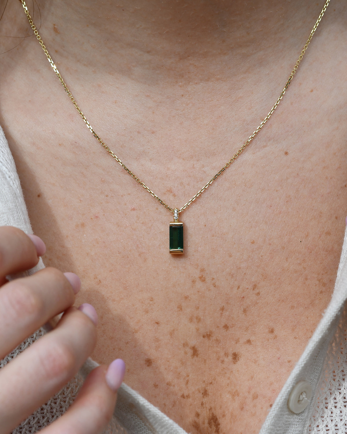 Green tourmaline baguette & white diamonds Necklace