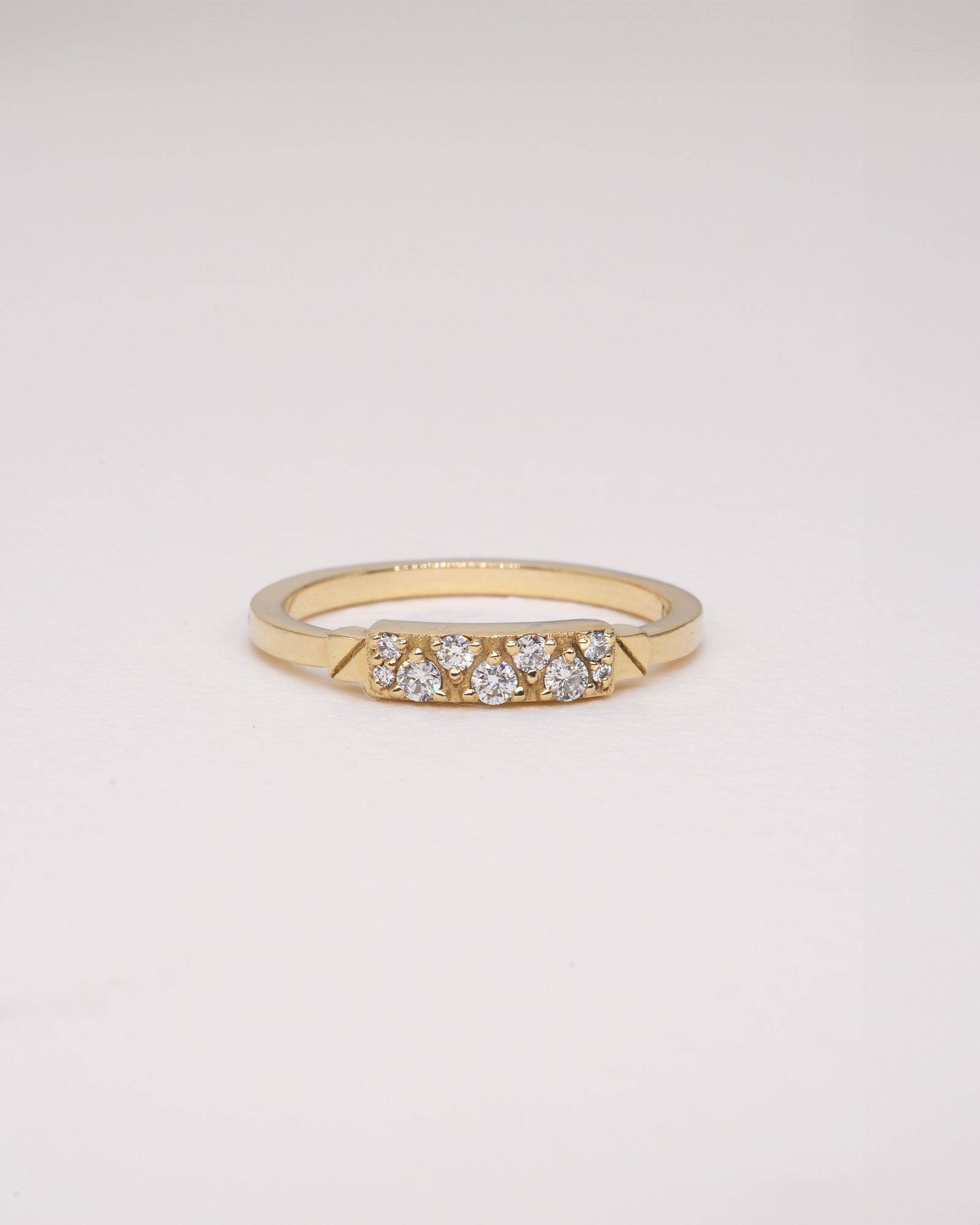 טבעת ג׳יני - יהלומים לבנים