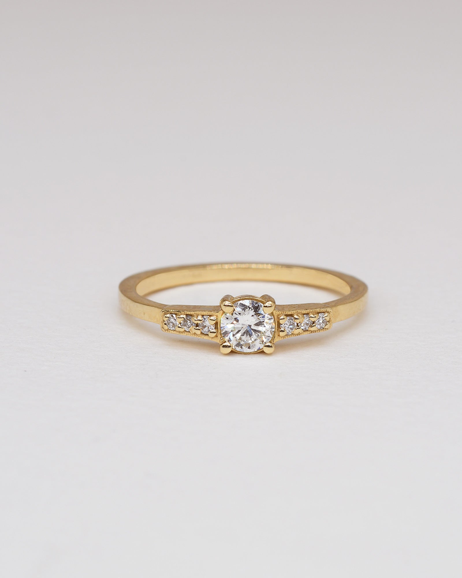 טבעת אן - יהלום לבן