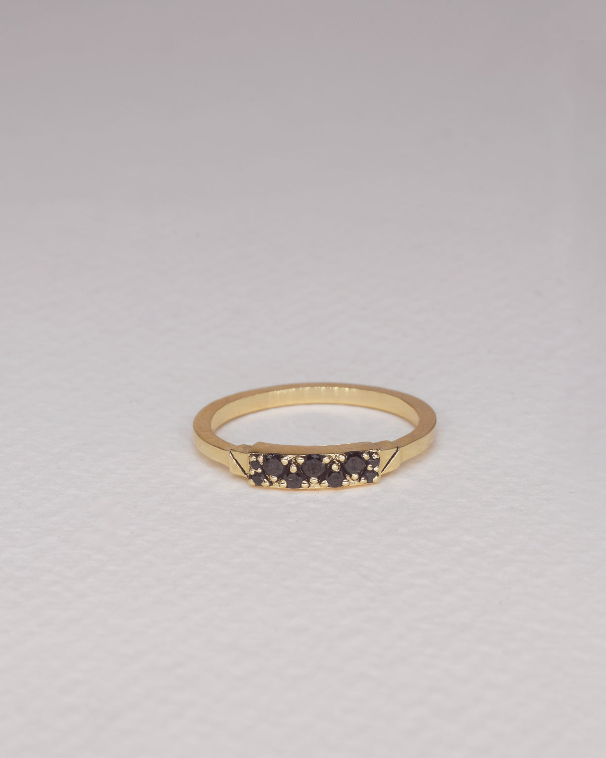 טבעת ג׳יני - יהלומים שחורים 