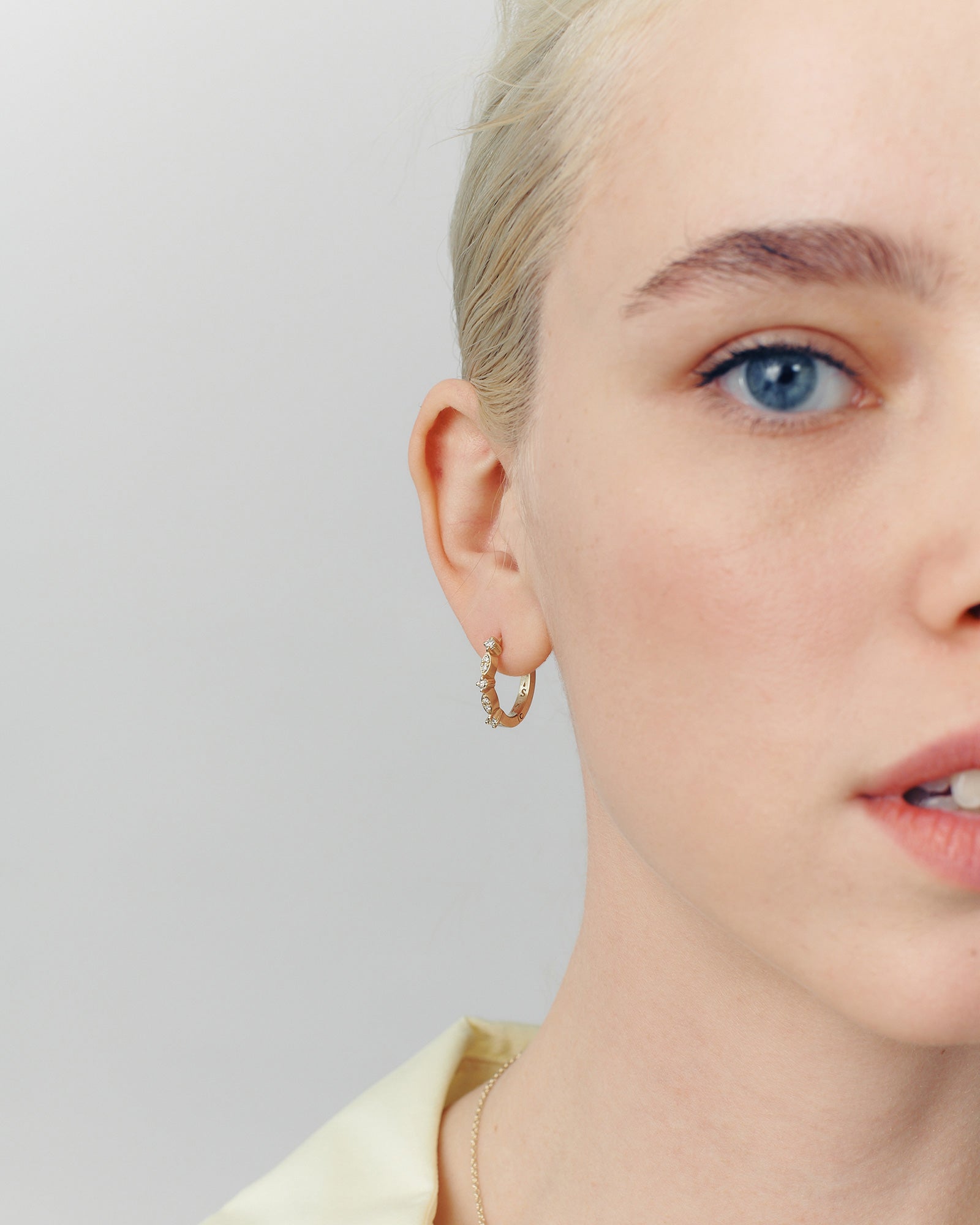 Frida white diamonds earrings 