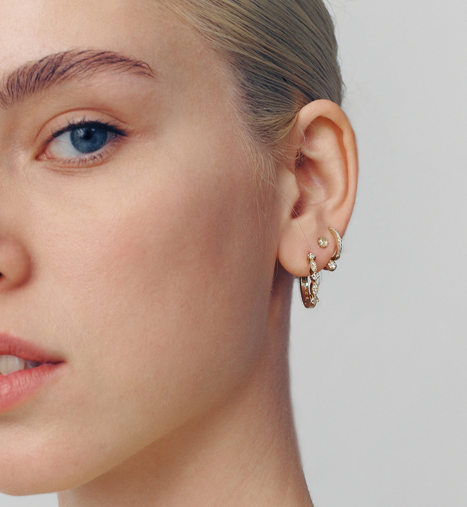 Frida white diamonds earrings 