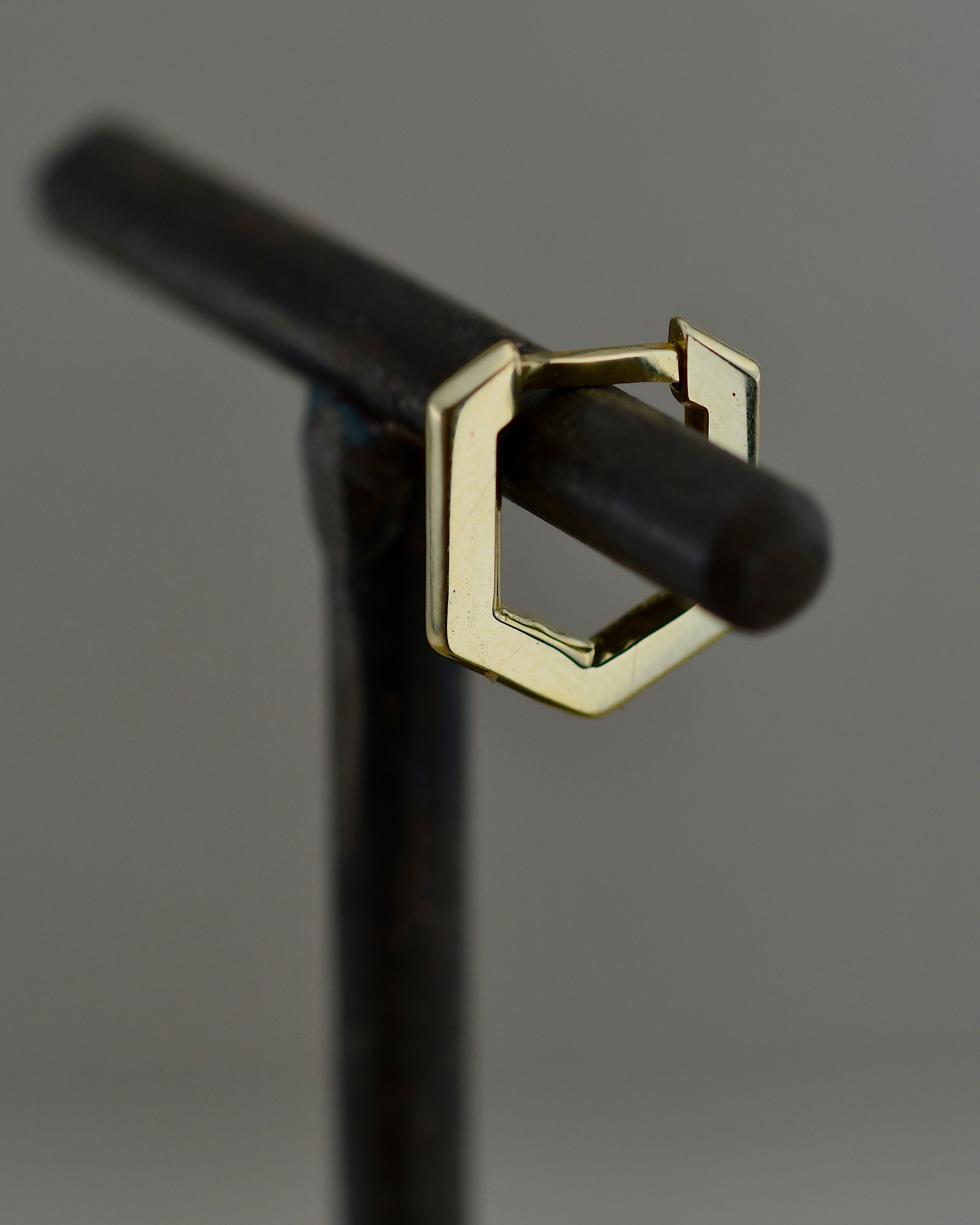 Gold earring in hexagonal shape