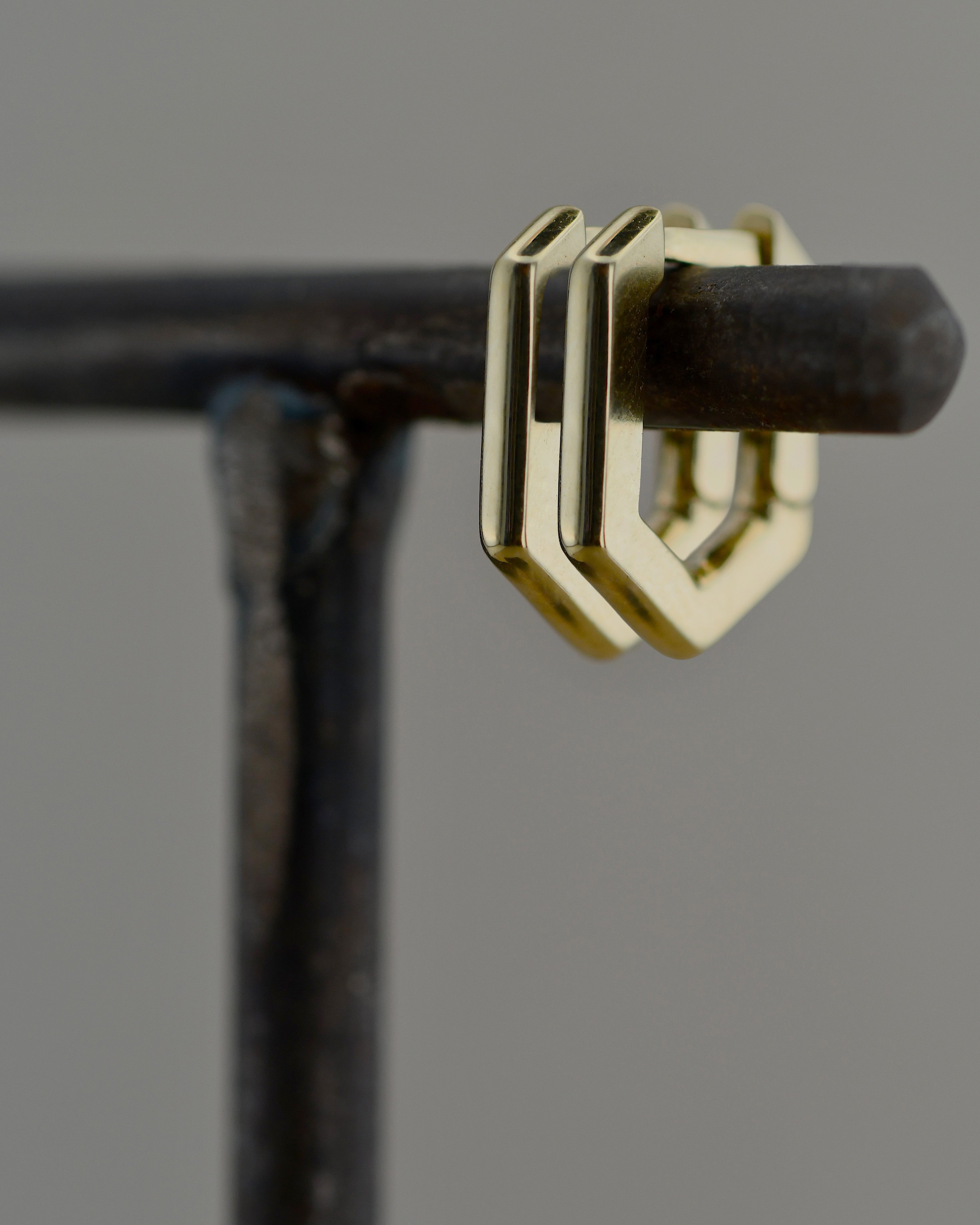 Gold earring in hexagonal shape