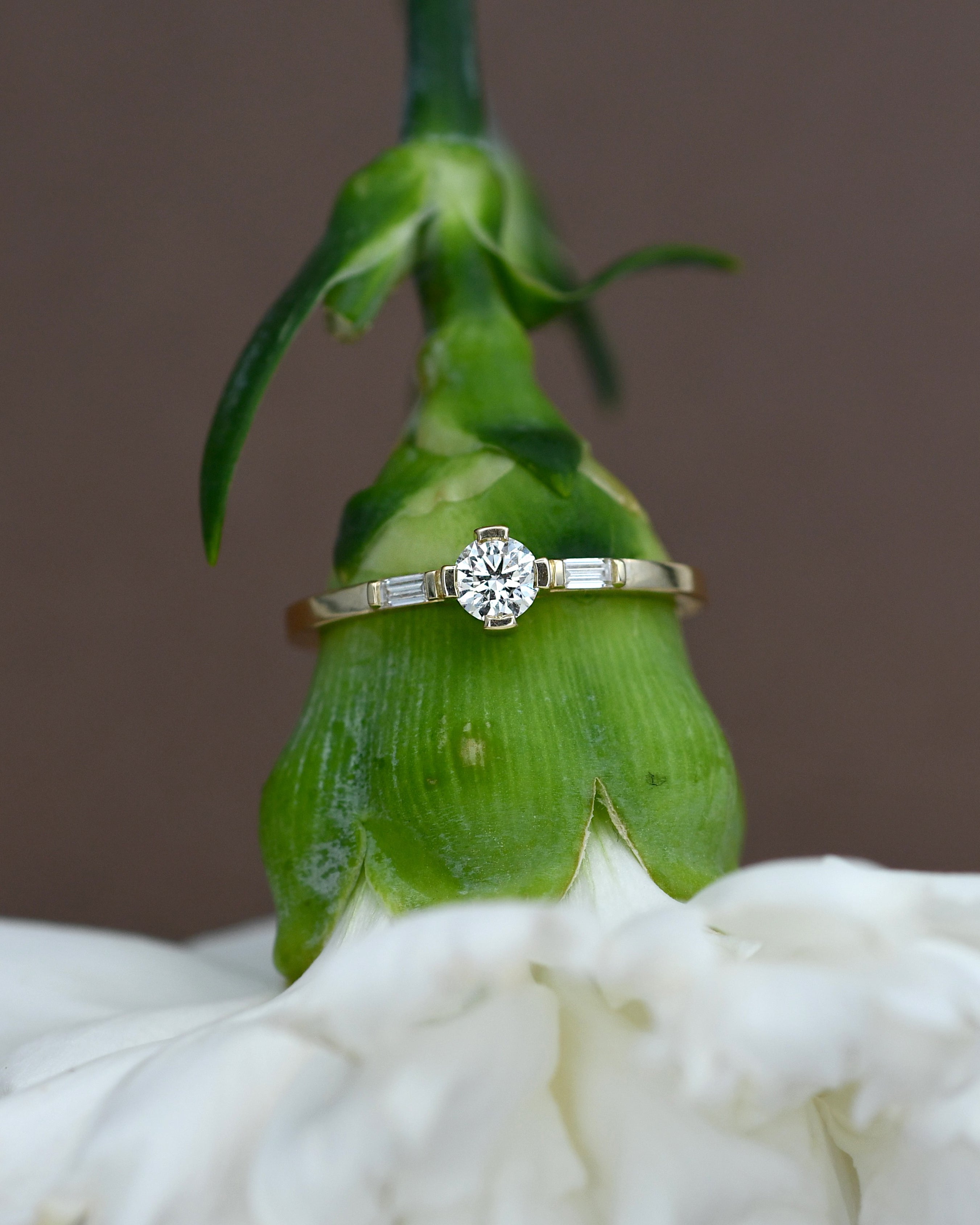 Gold ring with a diamond 