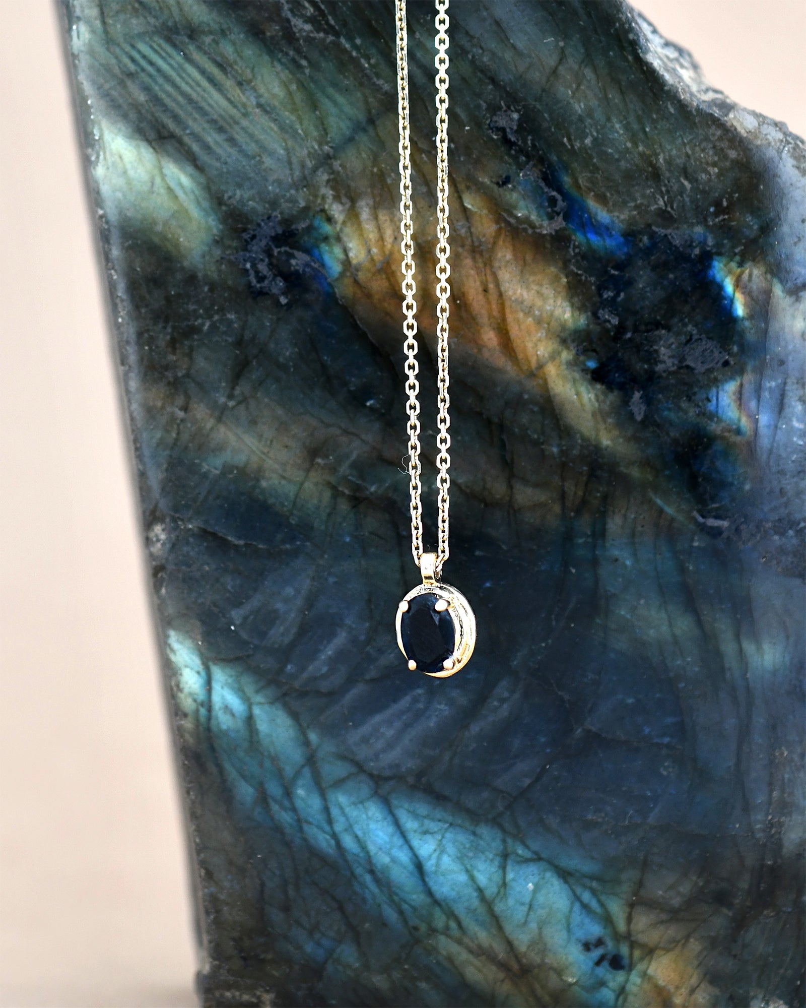 liz blue sapphire necklace