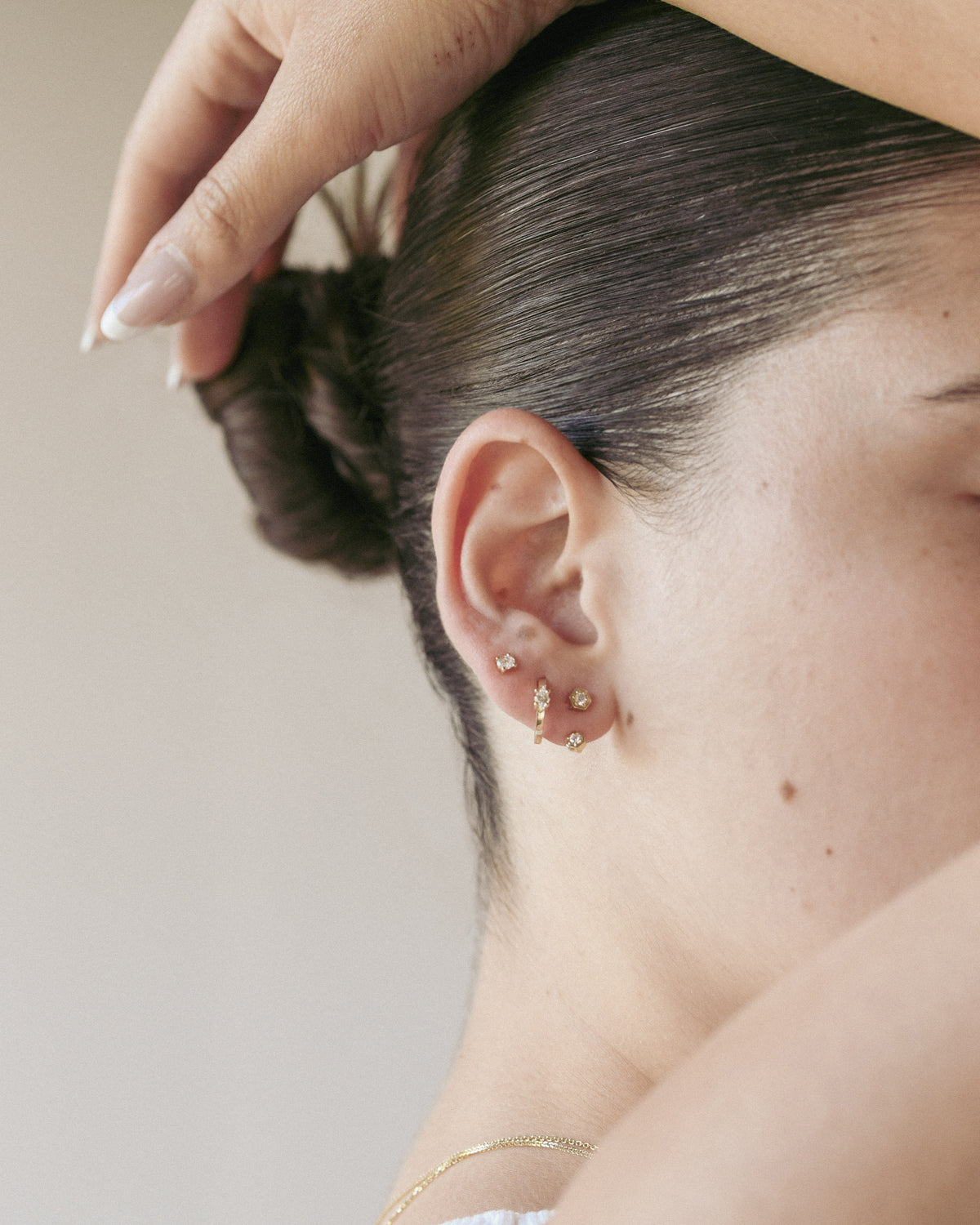 Olive stud Earrings - White Diamonds