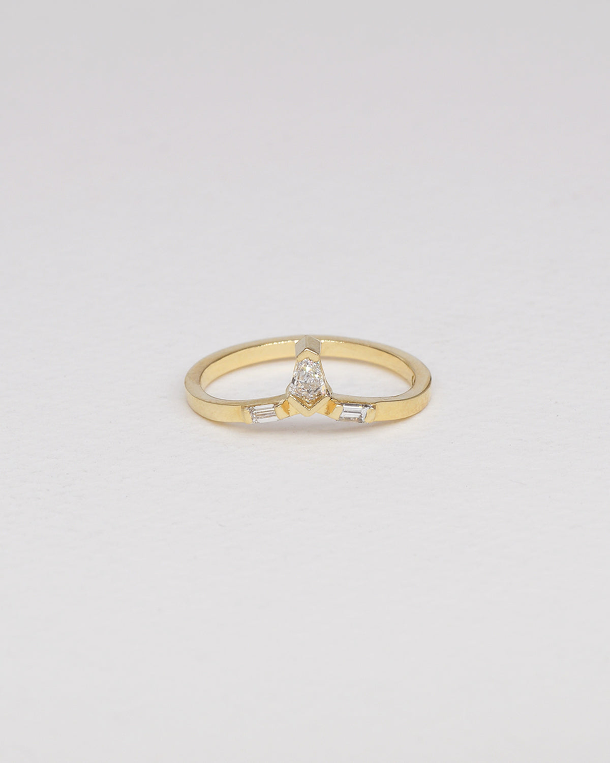 טבעת פריז יהלומים לבנים